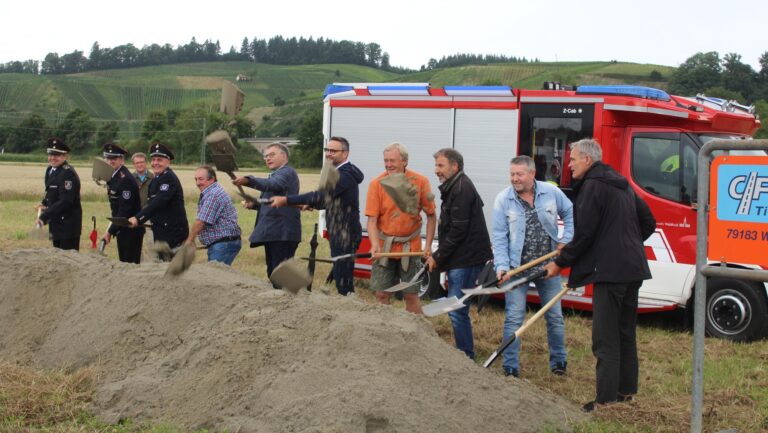 „Historischer Freudentag für Buchholz“ – Erster Spatenstich für neues Feuerwehrhaus