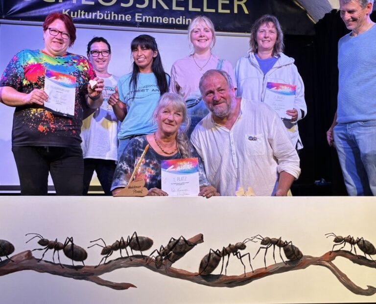 Beim Emmendinger Künstlermarkt wurde erstmals ein „Goldener Pinsel“ verliehen