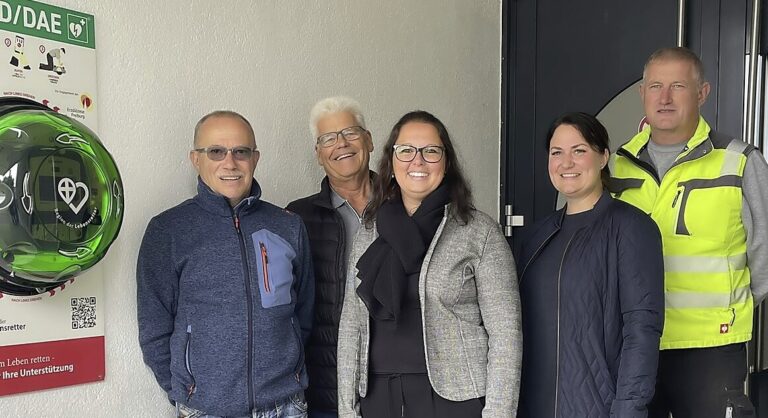 AED wurde offiziell übergeben