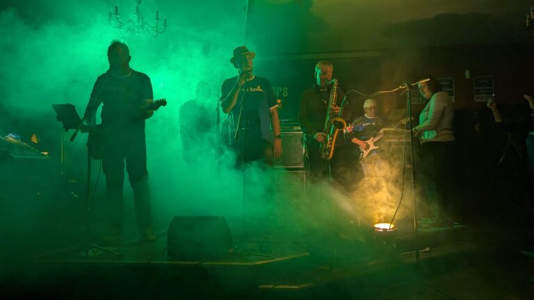 „Nur beim SV Kollmarsreute“: „The Defenders & Friends“ zelebrierten ihre Kult-CD „Grüner Rasen“