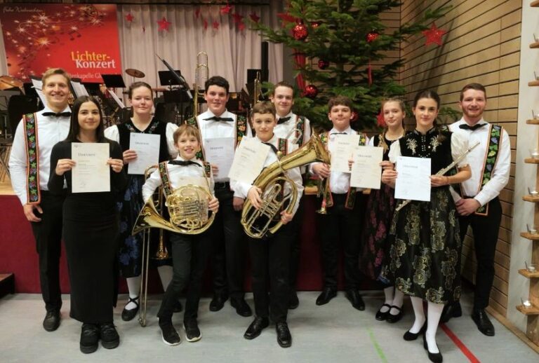 Trachtenkapelle brillierte im Kerzenschein