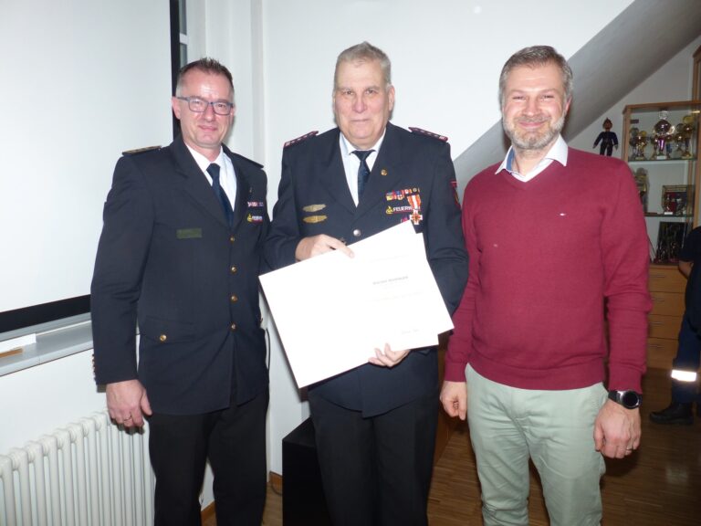 Ehrungen und Beförderungen bei der Feuerwehr
