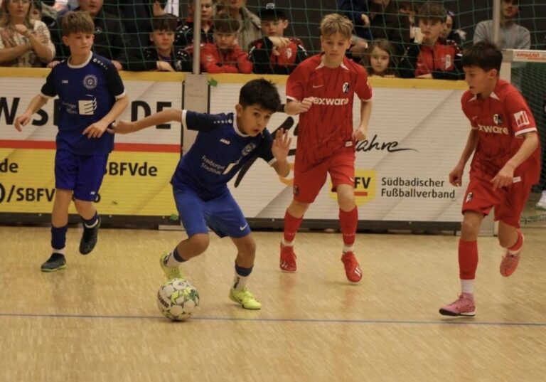 Kabinettstückchen im Käfig: Beim „KISS-Cup“ in Kollmarsreute zauberten die Fußballstars von morgen