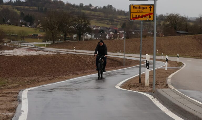 Sicher radeln an der K 5136: Erster Abschnitt des Radwegs zwischen Mundingen und Landeck eröffnet