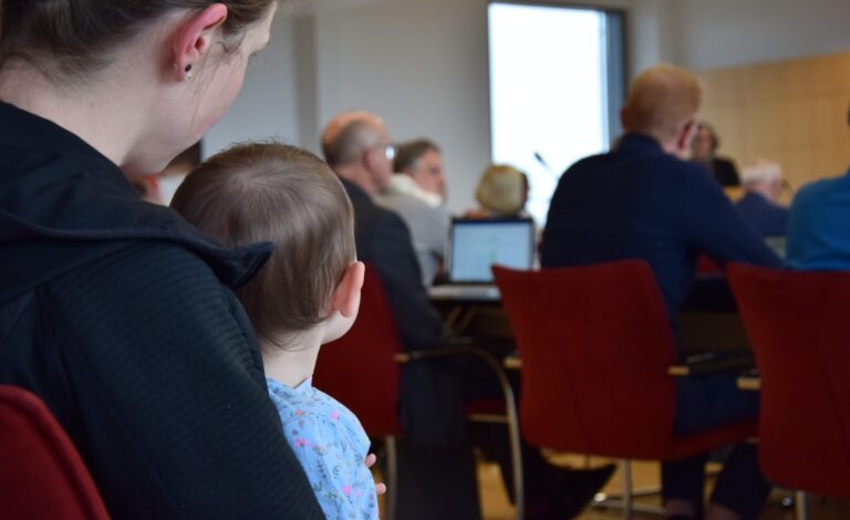 Einbußen für selbständige Tagesmütter? Kreistag passt Rahmenbedingungen in der Kindertagespflege an