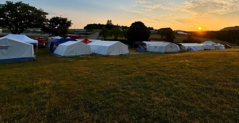 Gute Nacht, Kameraden! 240 Jugendfeuerwehrleute aus dem Kreis schlugen in Freiamt ihre Zelte auf
