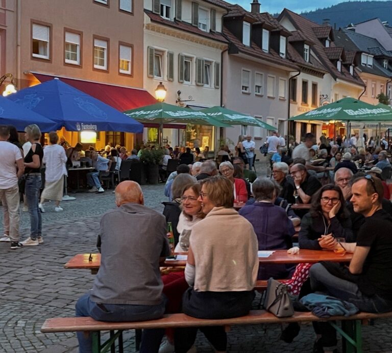 Sommerabend auf dem Marktplatz