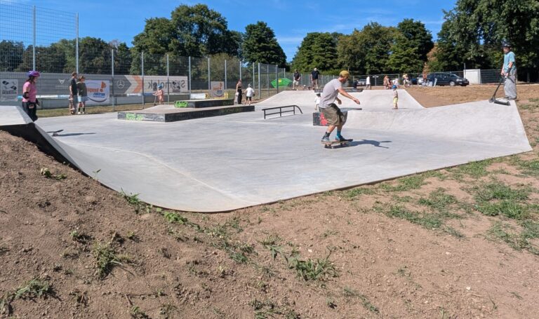 Spot für Tony Hawks von morgen: Neben dem Elzstadion wurde die neue Skateanlage eingeweiht