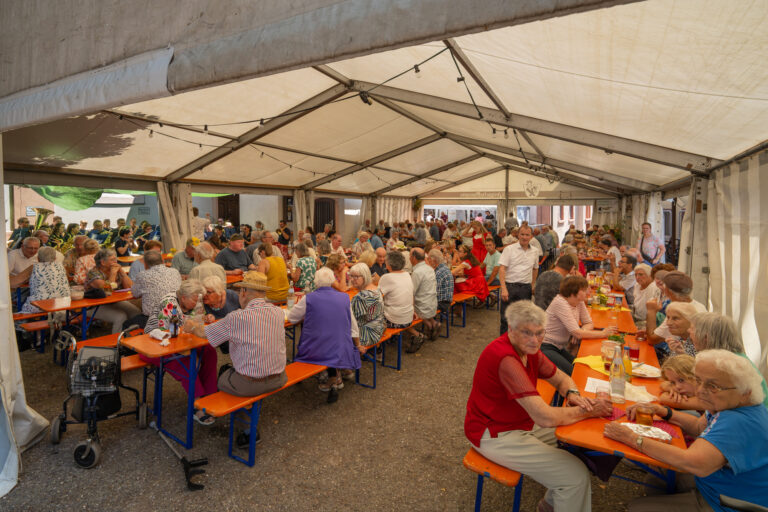 Dorffest dient dem Gemeindehaus